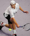 Roddick avoids ouster, advances